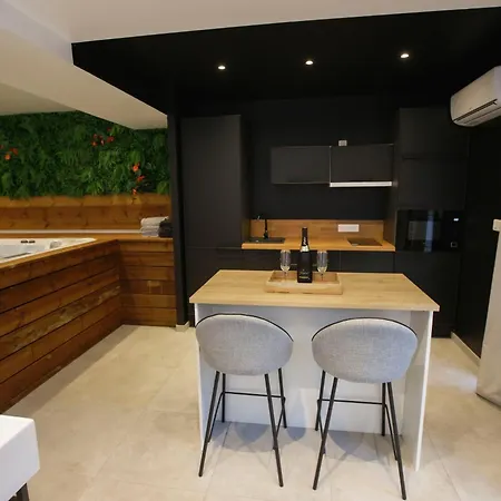 L'hakuna - & * Fontaine-Notre-Dame (Nord)